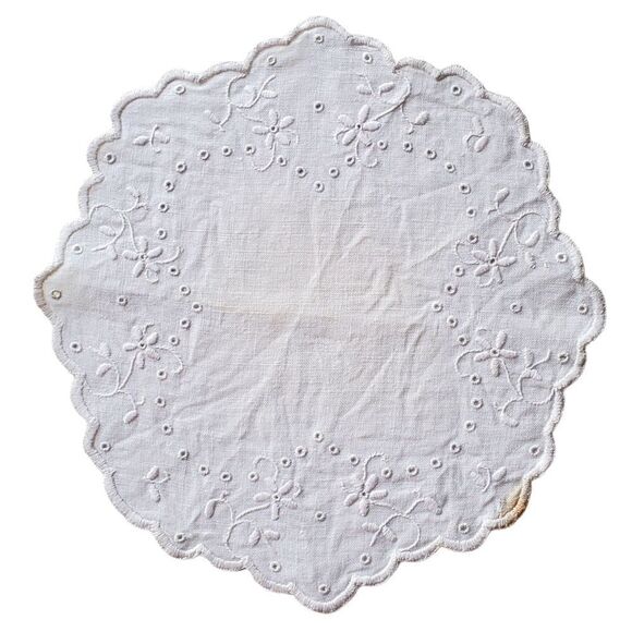 Vintage Lot 3 Round Linen Plate Doilies White Embroidery Floral Daisy - Picture 2 of 7